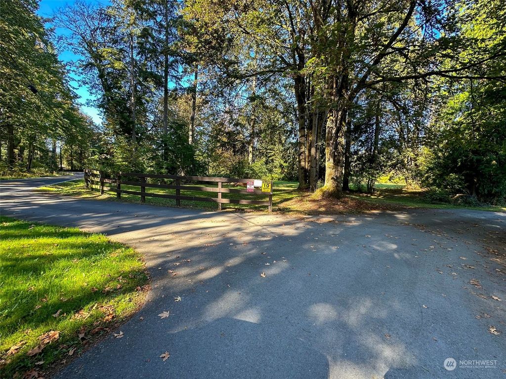Photo of 25270 SE 380th Street, Enumclaw, WA 98022 (MLS # 2297400)