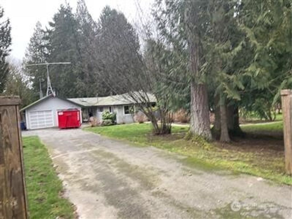 Photo of 1510 212th Avenue NE, Sammamish, WA 98074 (MLS # 2380804)