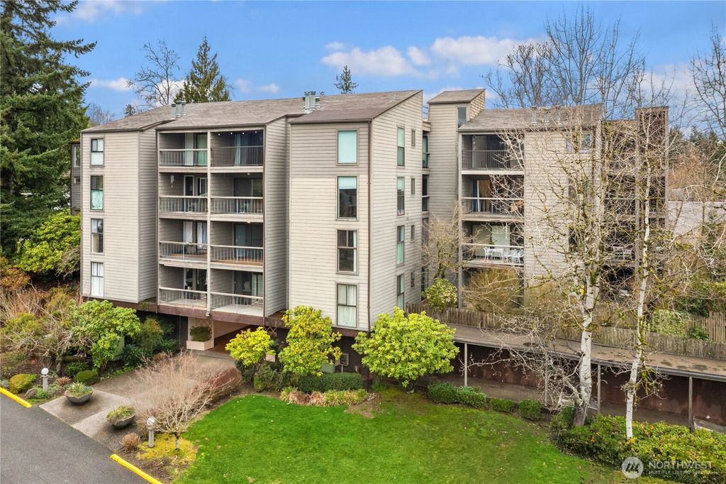 Photo of 13820 NE 65th Street #549, Redmond, WA 98052 (MLS # 2493396)