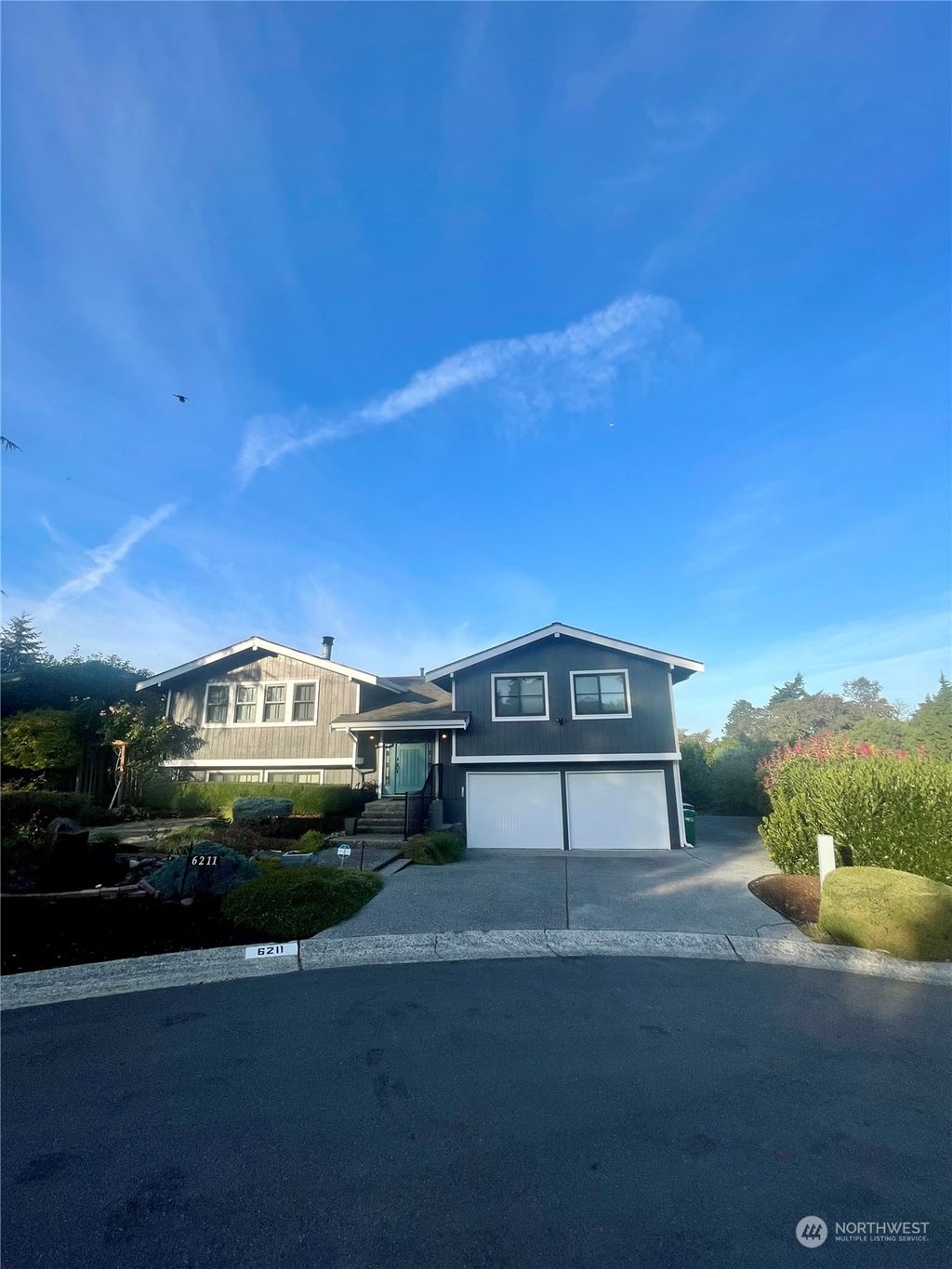 Photo of 6211 105th Avenue NE, Kirkland, WA 98033 (MLS # 2298313)