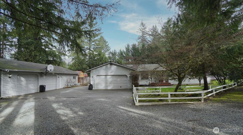 Photo of 26918 262nd Avenue SE, Ravensdale, WA 98051 (MLS # 2490953)