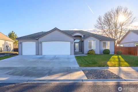 Photo of 225 E Inglewood Drive, Moses Lake, WA 98837 (MLS # 2466483)