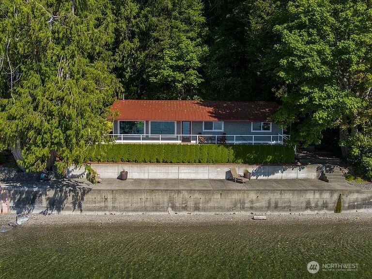 7308 Cresent Beach Road NW