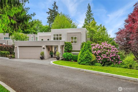 Photo of 11120 NE 106th Place, Kirkland, WA 98033 (MLS # 2376462)