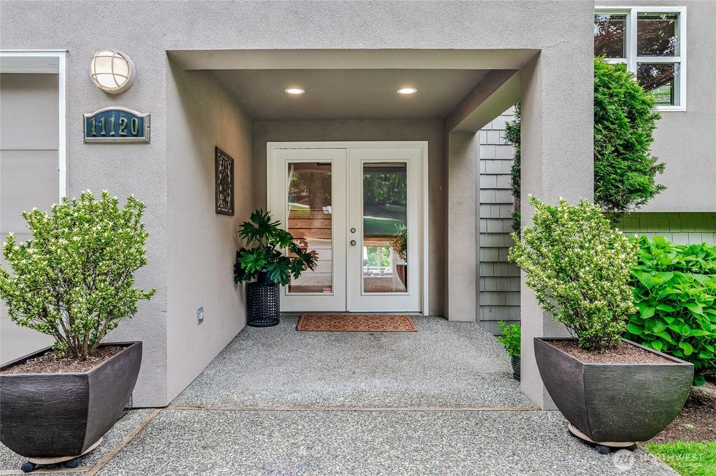 Photo of 11120 NE 106th Place, Kirkland, WA 98033 (MLS # 2376462)