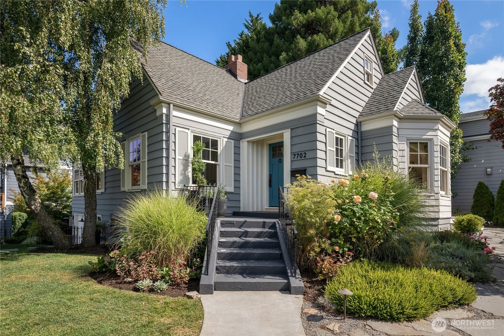 Photo of 7702 Sunnyside Avenue N, Seattle, WA 98103 (MLS # 2579954)