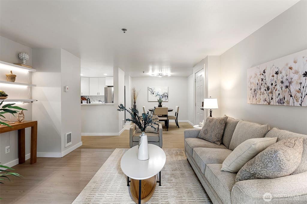 Photo of 975 Aberdeen Avenue NE #F303, Renton, WA 98056 (MLS # 2572436)