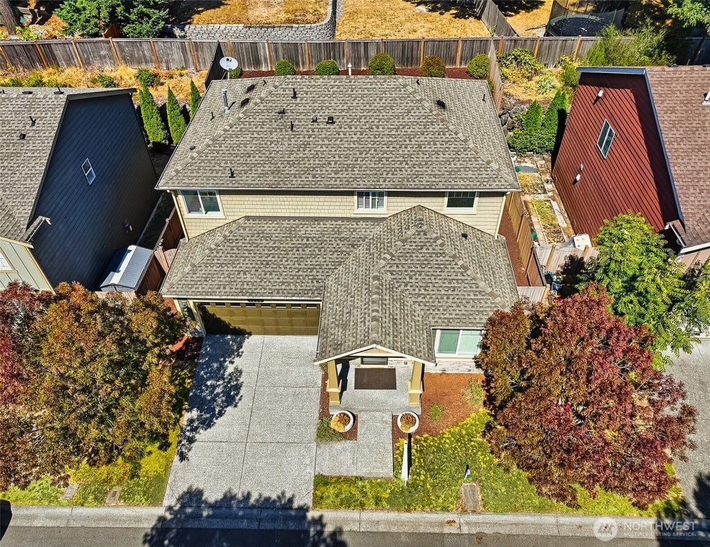 Photo of 7624 NE 201st Place, Kenmore, WA 98028 (MLS # 2583396)
