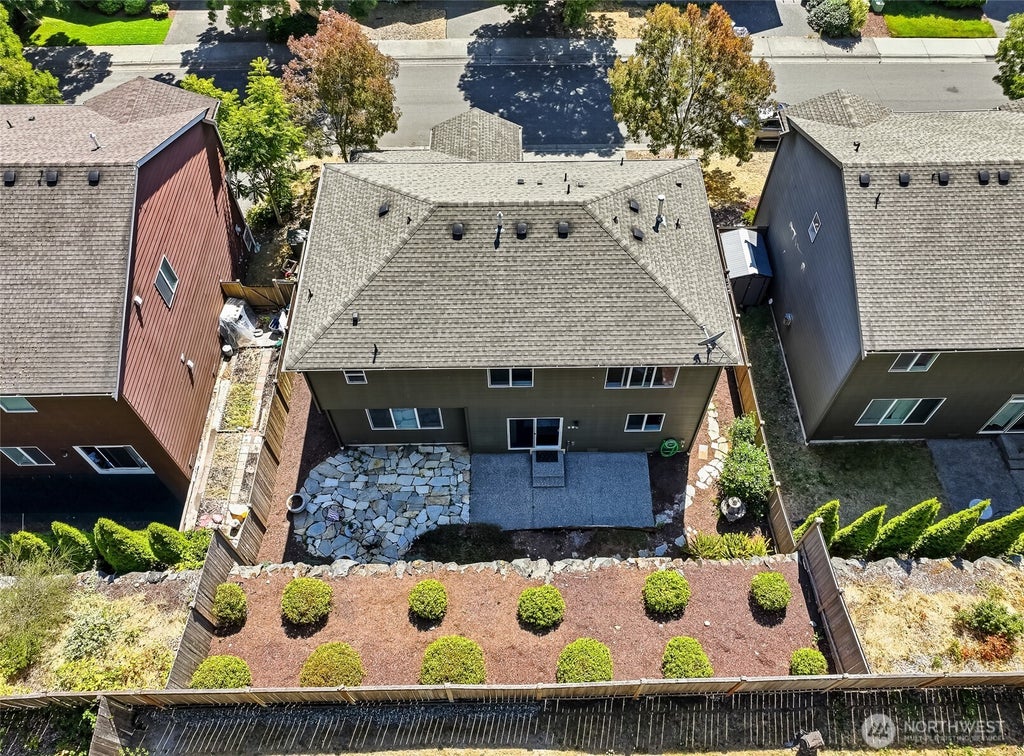 Photo of 7624 NE 201st Place, Kenmore, WA 98028 (MLS # 2583396)