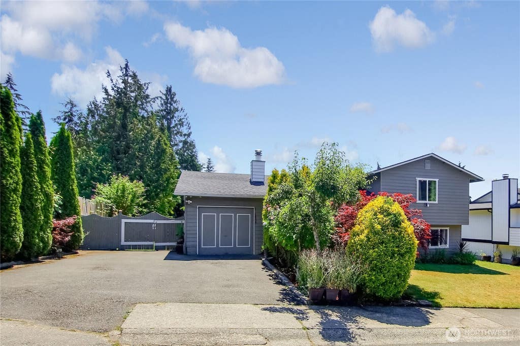 Photo of 2601 SW 347th Street, Federal Way, WA 98023 (MLS # 2551632)