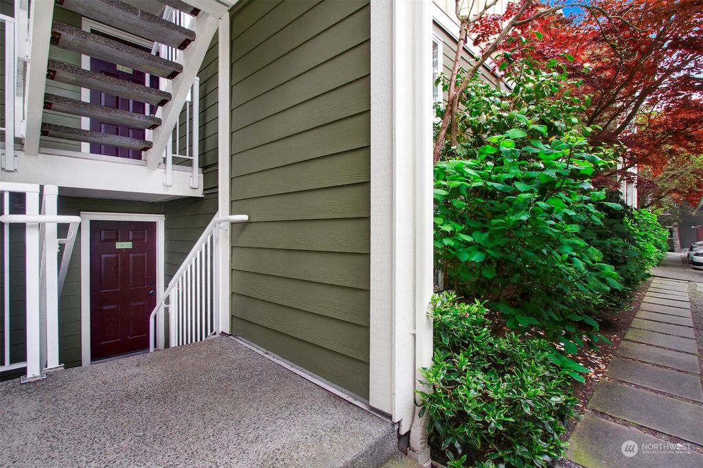 Photo of 300 N 130th Street #4102, Seattle, WA 98133 (MLS # 2227986)