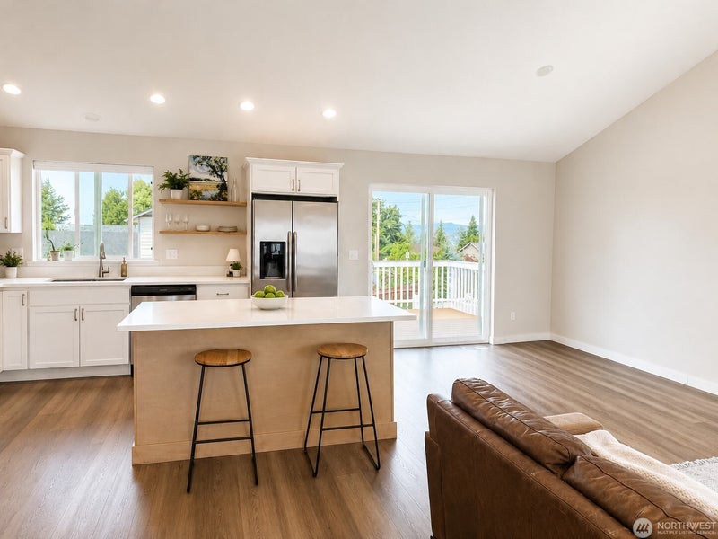 576 Saddle Rock Loop