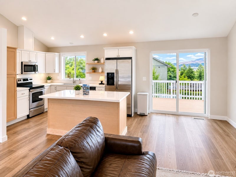 576 Saddle Rock Loop