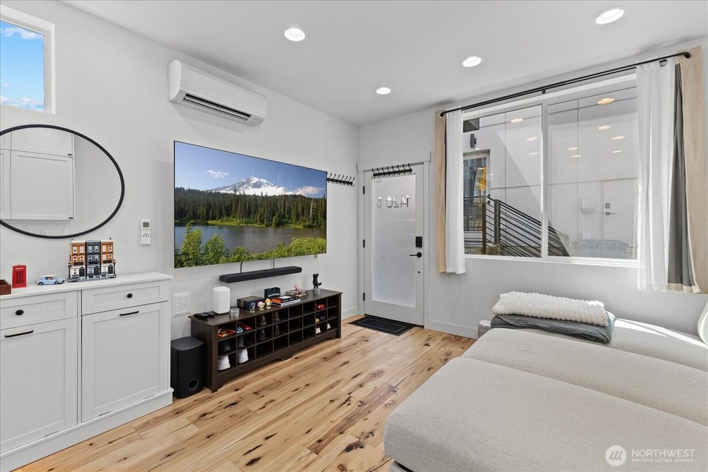 Photo of 1428 24TH Avenue #B, Seattle, WA 98122 (MLS # 2528952)