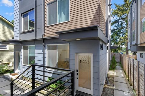 Photo of 1428 24TH Avenue #B, Seattle, WA 98122 (MLS # 2528952)