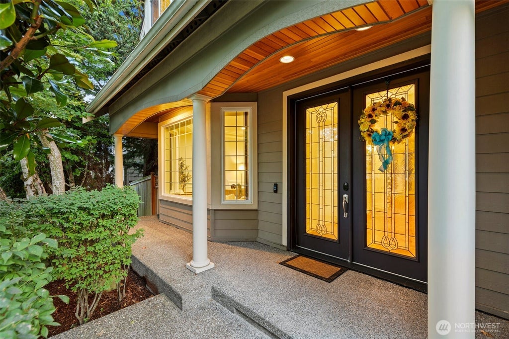 Photo of 14809 NE 63rd Court, Redmond, WA 98052 (MLS # 2567908)