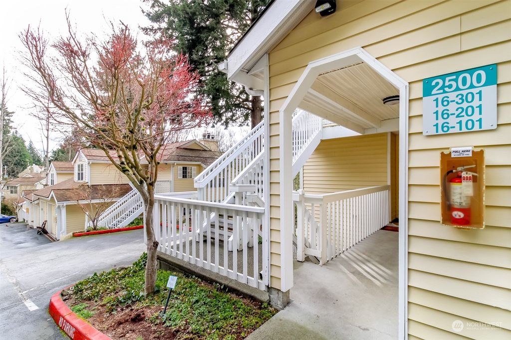 Photo of 2680 118th Avenue SE #301, Bellevue, WA 98005 (MLS # 2199082)