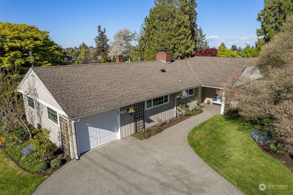 Photo of 15708 13th Avenue SW, Burien, WA 98166 (MLS # 2225541)