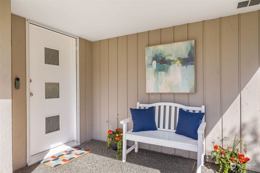 Photo of 15708 13th Avenue SW, Burien, WA 98166 (MLS # 2225541)