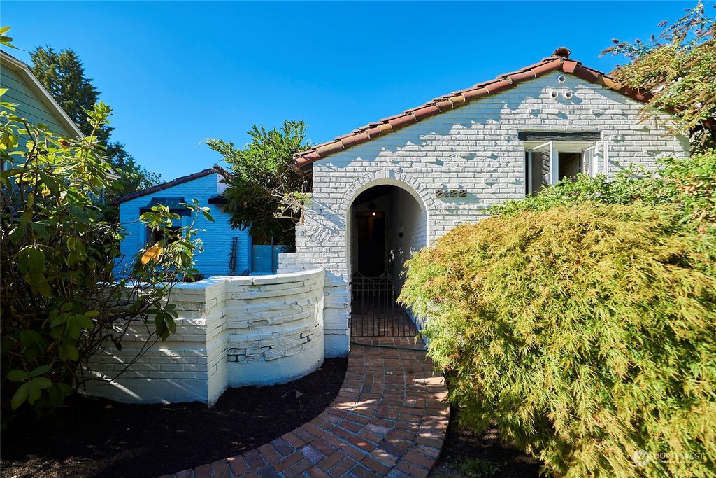 Photo of 2122 E Shelby Street, Seattle, WA 98112 (MLS # 2001511)