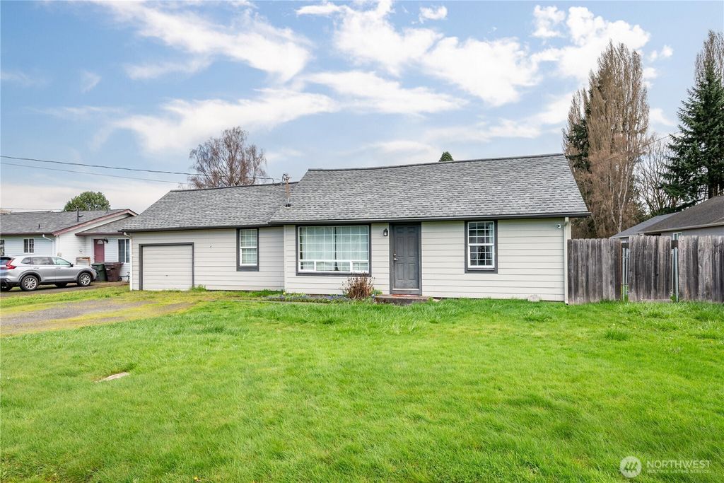 Photo of 3070 Olympia Way, Longview, WA 98632 (MLS # 2496419)