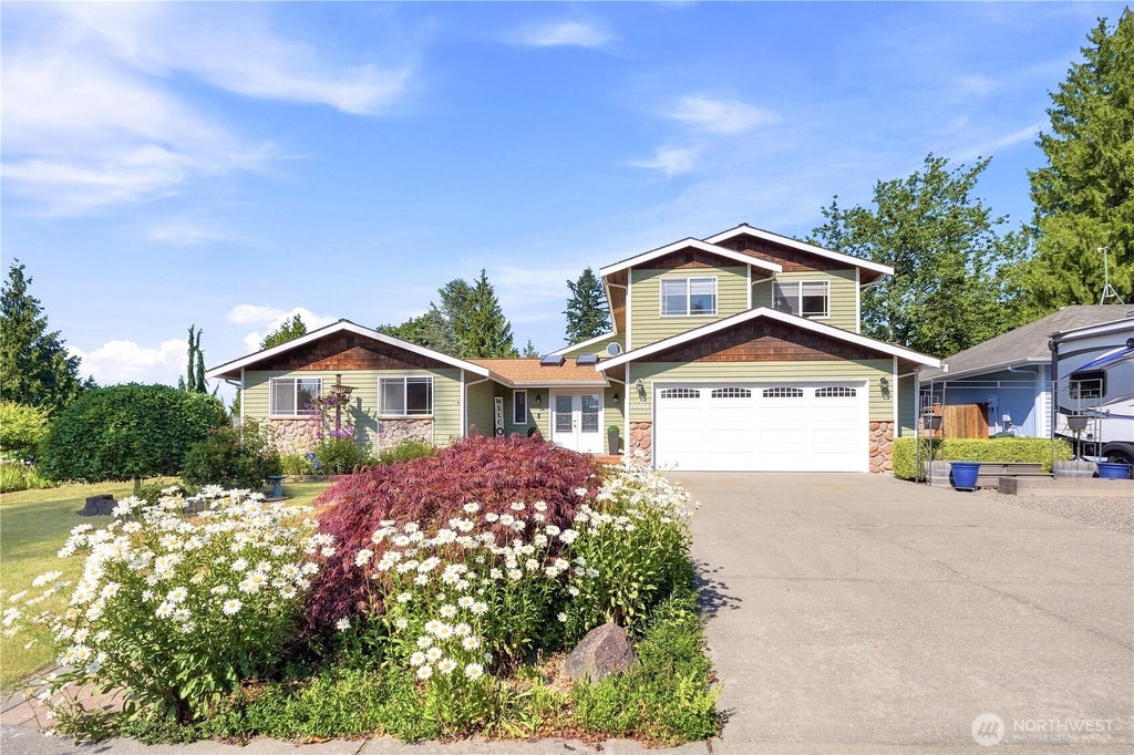 Photo of 20611 6th Place W, Lynnwood, WA 98036 (MLS # 2554596)