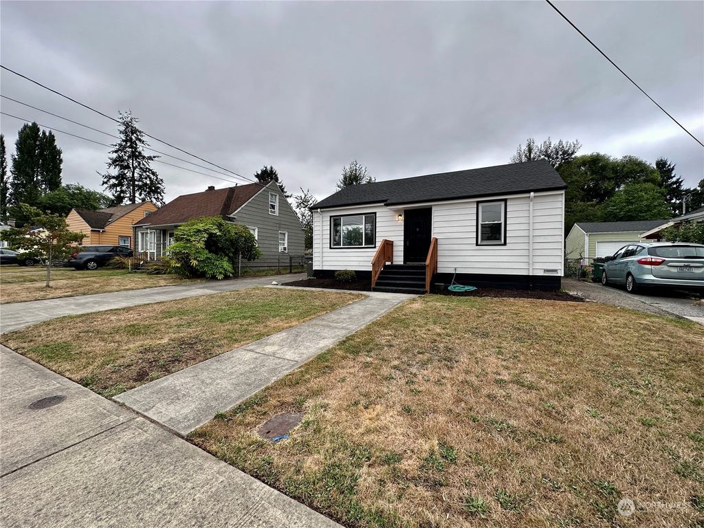 Photo of 13831 37th Avenue S, Tukwila, WA 98168 (MLS # 2149051)