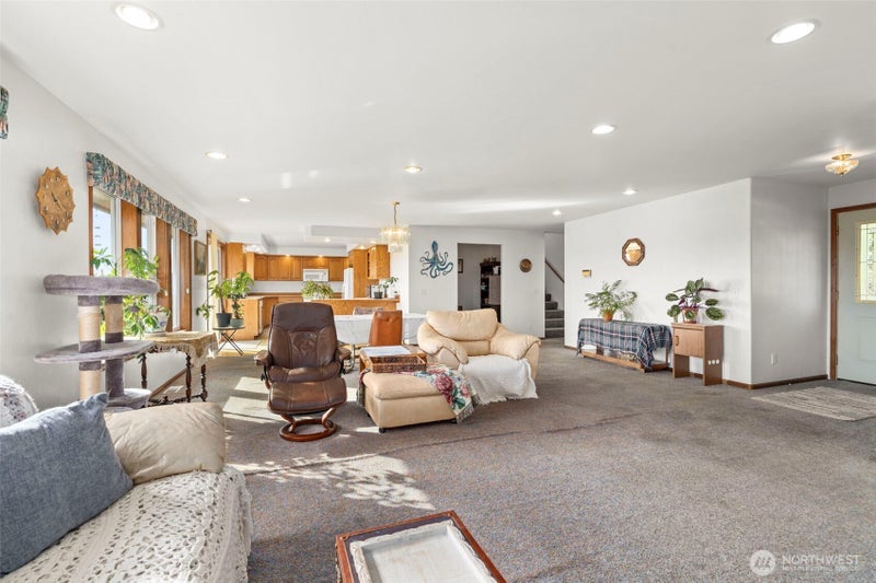 77 Rue Creek Road