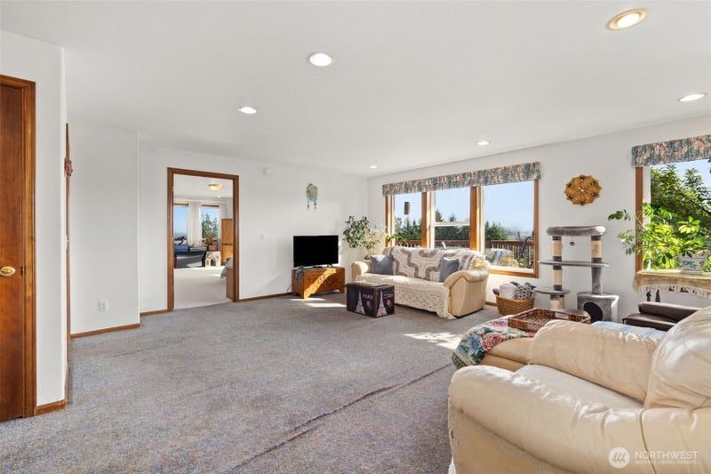 77 Rue Creek Road