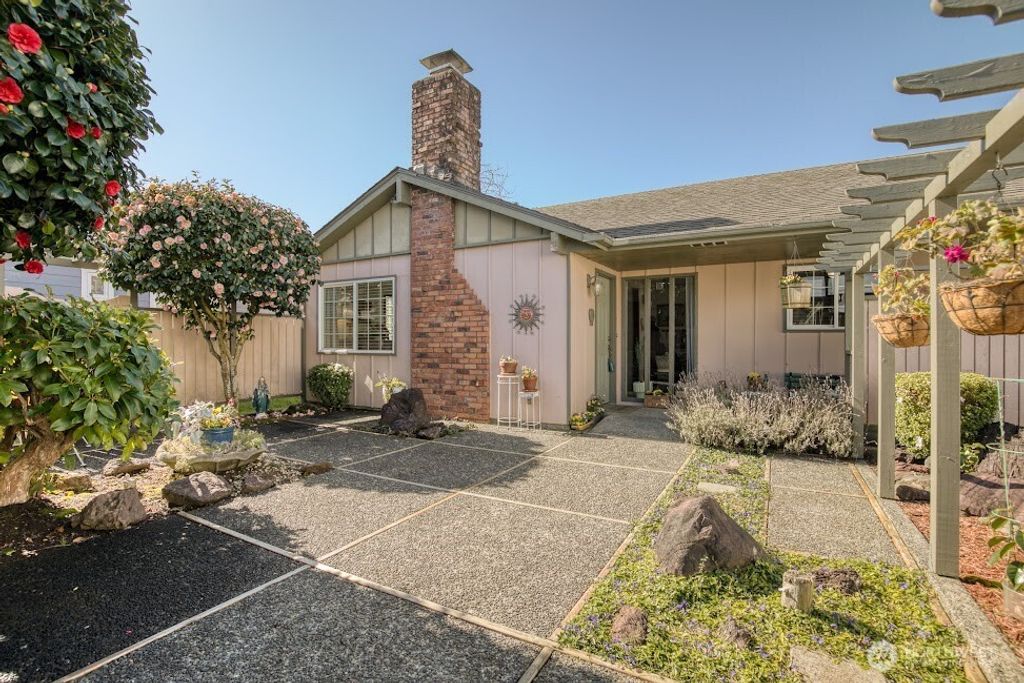 Photo of 816 Spruce Street, Hoquiam, WA 98550 (MLS # 2499112)