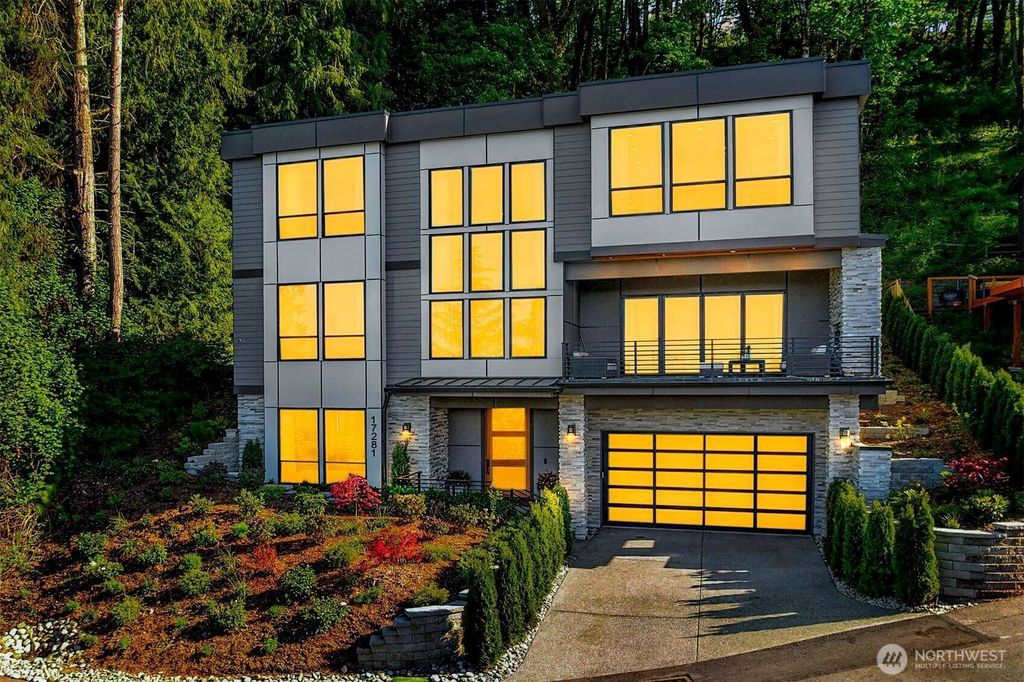 Photo of 17281 SE 43rd Street, Bellevue, WA 98006 (MLS # 2436179)