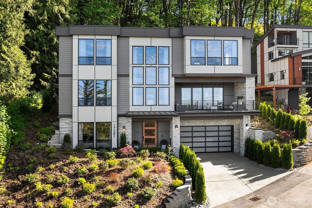 Photo of 17281 SE 43rd Street, Bellevue, WA 98006 (MLS # 2436179)