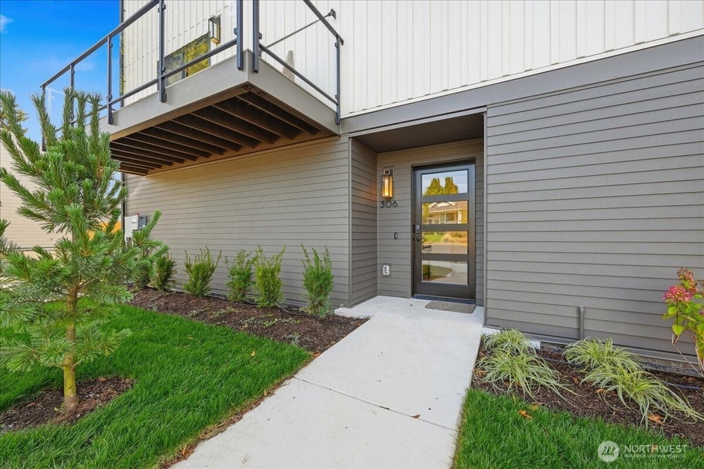 Photo of 306 Daley Street, Edmonds, WA 98020 (MLS # 2586753)
