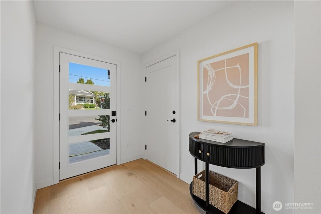 Photo of 306 Daley Street, Edmonds, WA 98020 (MLS # 2586753)