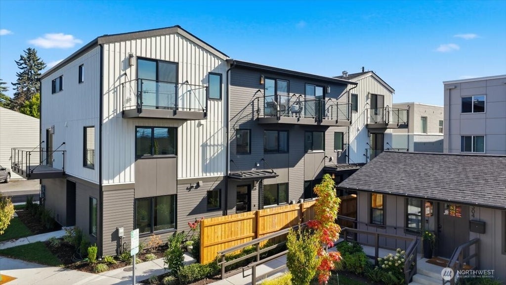 Photo of 306 Daley Street, Edmonds, WA 98020 (MLS # 2586753)