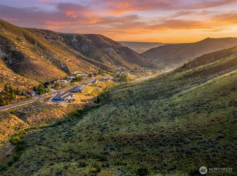 Photo of 1541 Pitcher Canyon Road, Wenatchee, WA 98801 (MLS # 2521502)