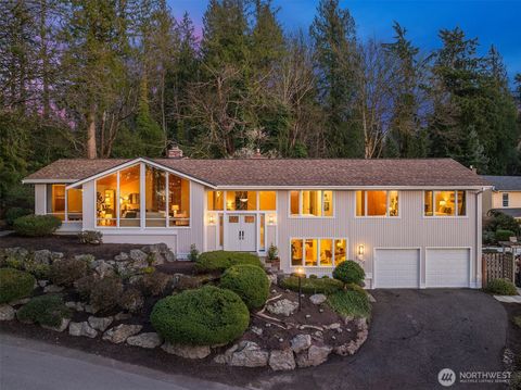 Photo of 8413 SE 53rd Place, Mercer Island, WA 98040 (MLS # 2484390)