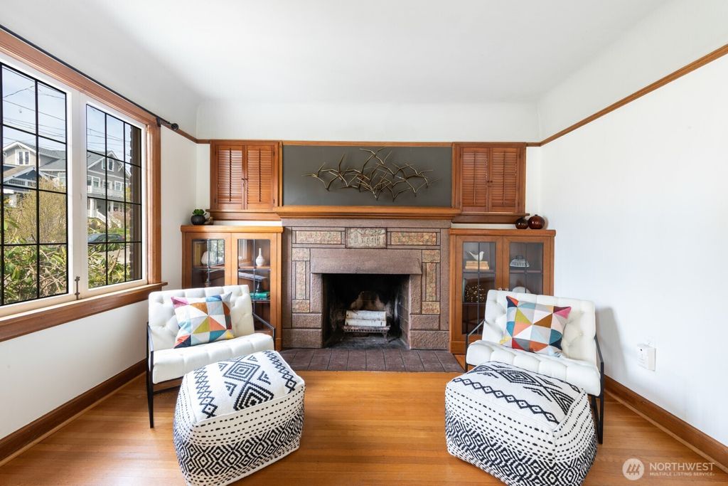 Photo of 4018 Corliss Avenue N, Seattle, WA 98103 (MLS # 2348509)