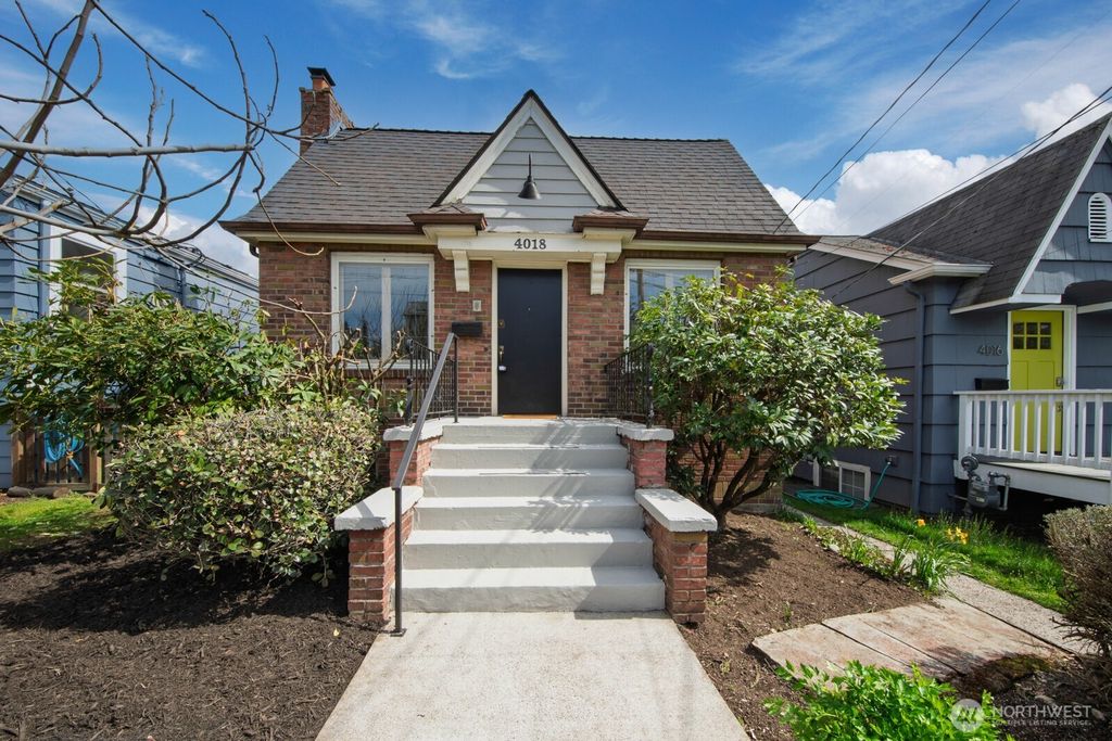 Photo of 4018 Corliss Avenue N, Seattle, WA 98103 (MLS # 2348509)