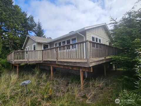 Photo of 1005 252nd Lane, Ocean Park, WA 98640 (MLS # 2351607)
