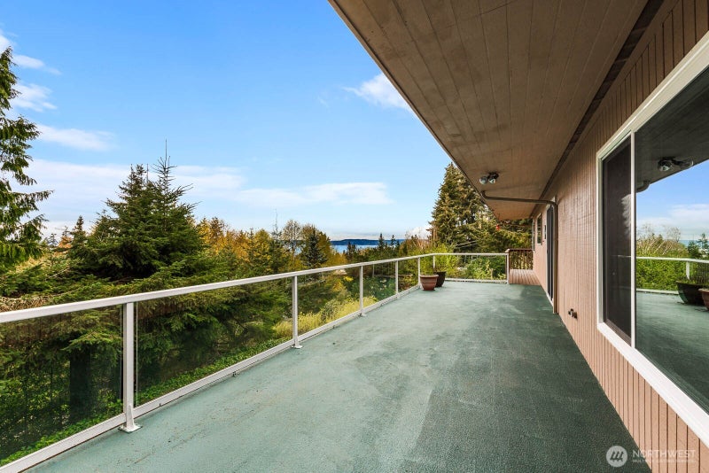 7413 Soundview Drive
