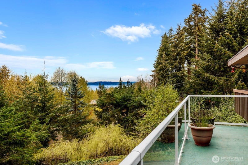 7413 Soundview Drive