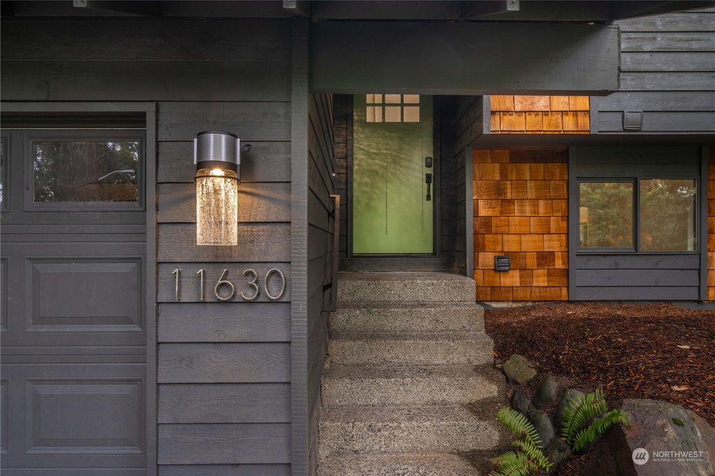 Photo of 11630 NE 100th Place, Kirkland, WA 98033 (MLS # 2167234)