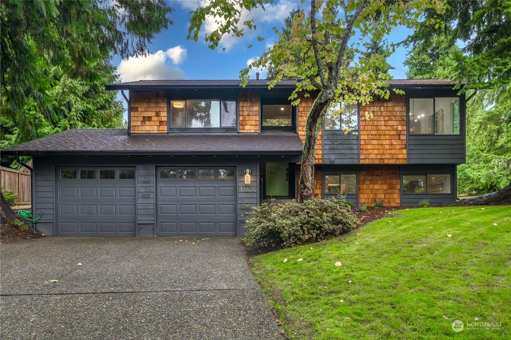 Photo of 11630 NE 100th Place, Kirkland, WA 98033 (MLS # 2167234)
