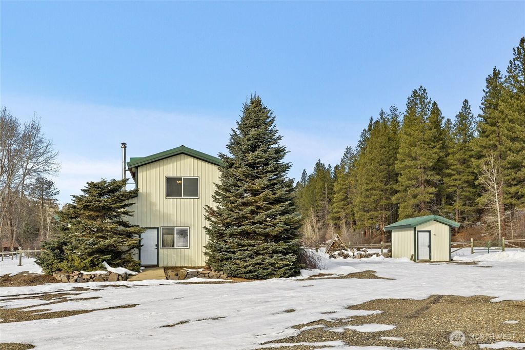 Photo of 71 Middle Fork Lane, Cle Elum, WA 98922 (MLS # 2472273)