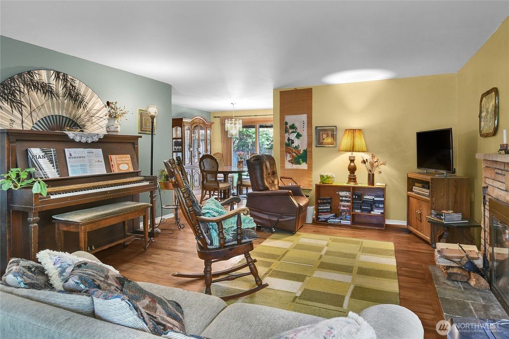 Photo of 18703 50th Avenue NE, Lake Forest Park, WA 98155 (MLS # 2492803)