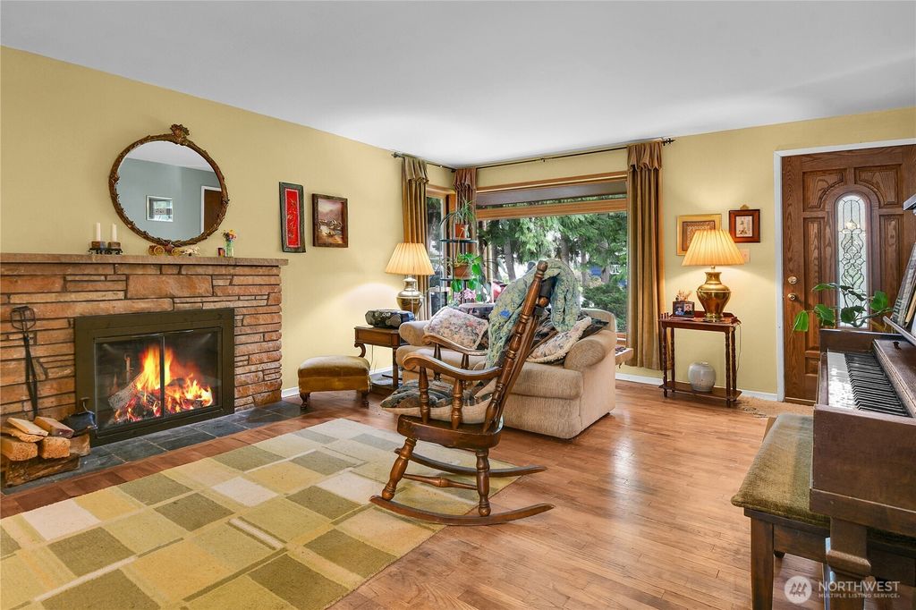 Photo of 18703 50th Avenue NE, Lake Forest Park, WA 98155 (MLS # 2492803)