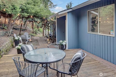 Photo of 1915 11th Avenue S, Seattle, WA 98134 (MLS # 2515891)