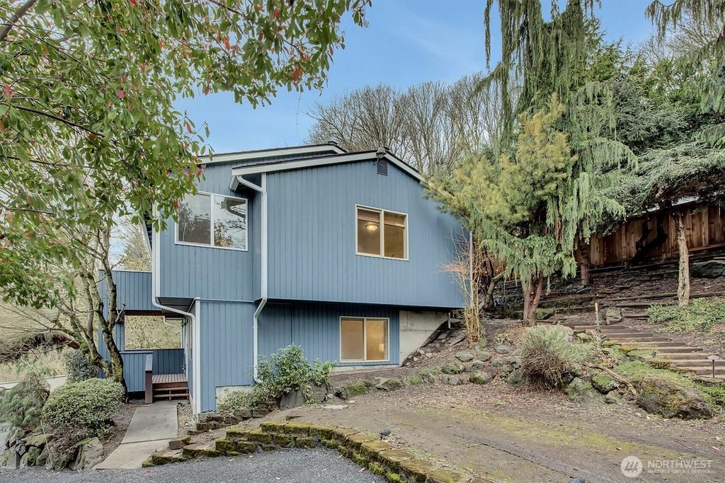 Photo of 1915 11th Avenue S, Seattle, WA 98134 (MLS # 2515891)