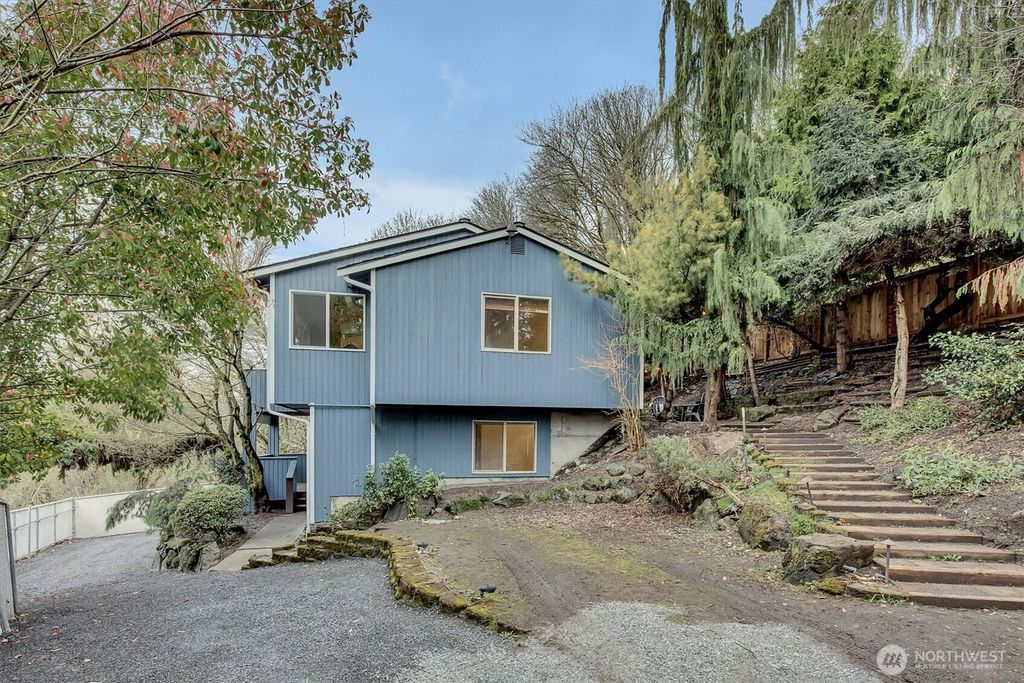 Photo of 1915 11th Avenue S, Seattle, WA 98134 (MLS # 2515891)